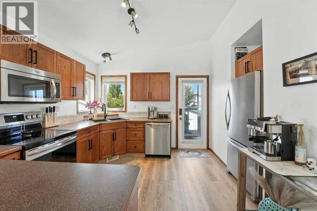 28 Lanterman Close