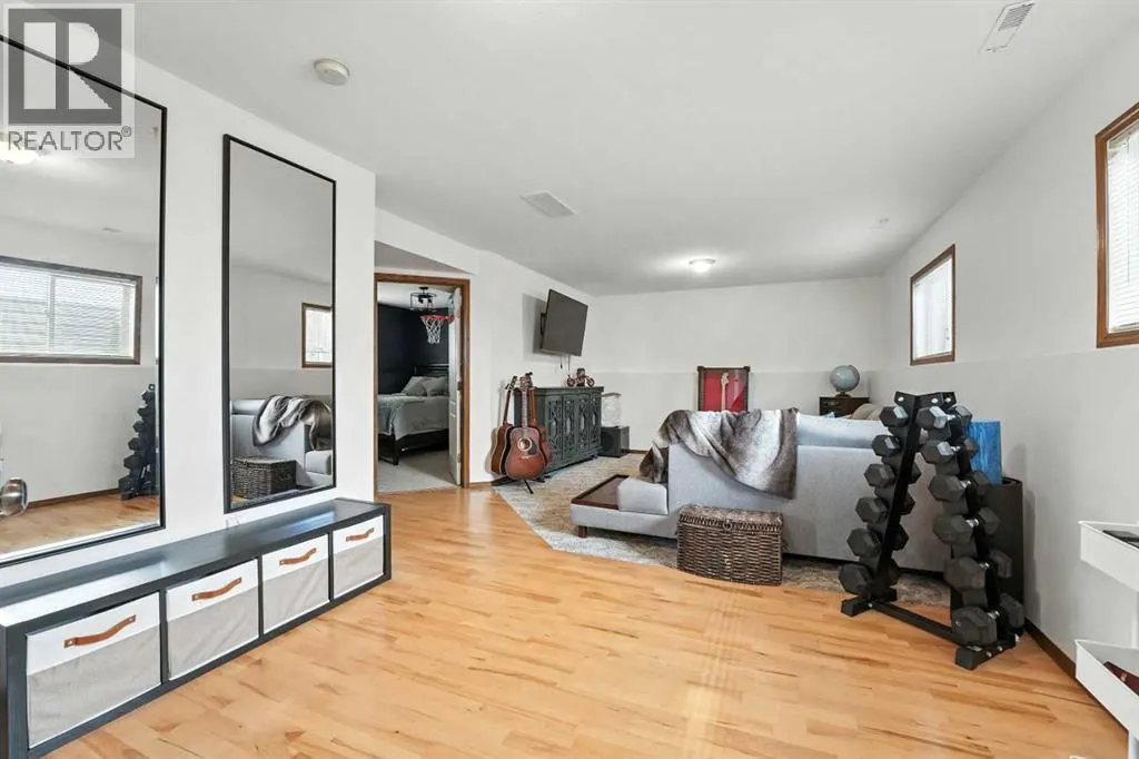 28 Lanterman Close