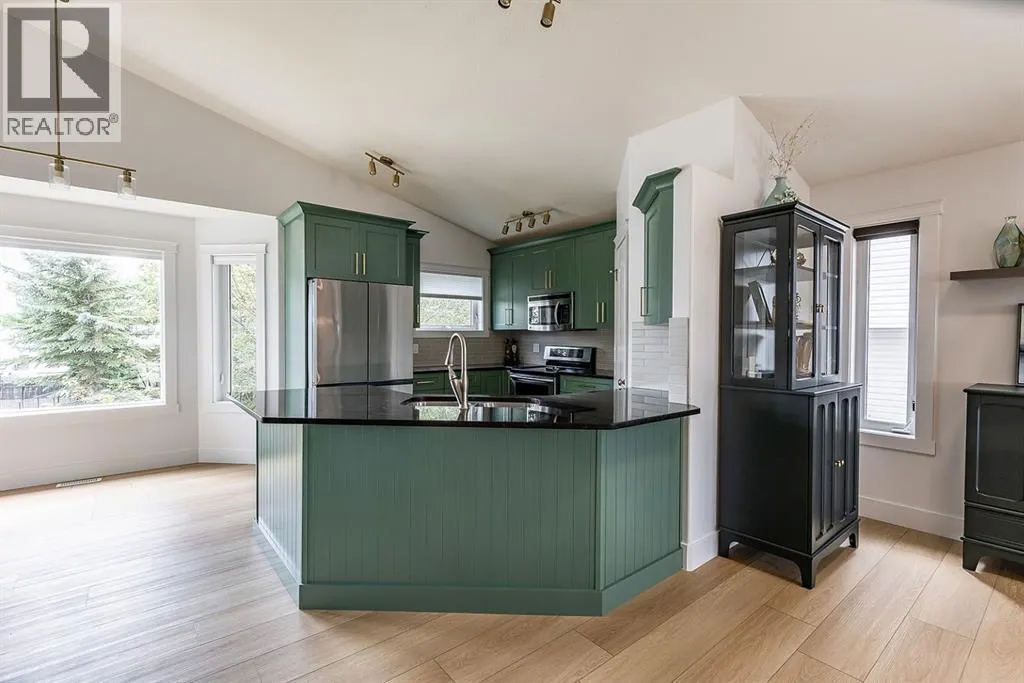 15 Vista Court SE