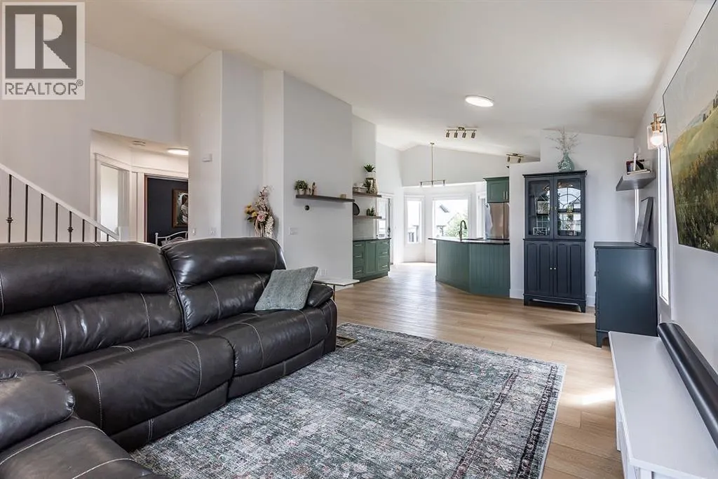 15 Vista Court SE