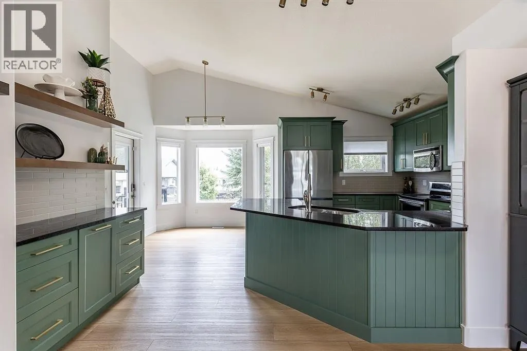 15 Vista Court SE