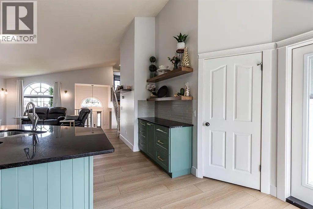 15 Vista Court SE