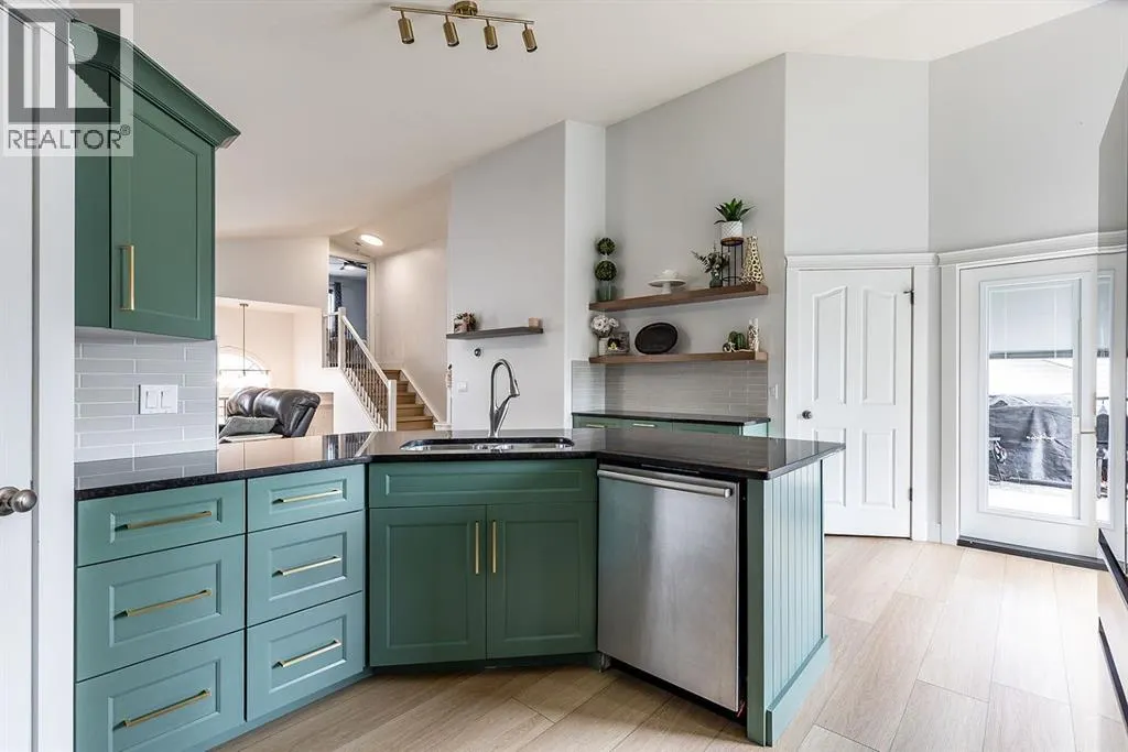 15 Vista Court SE