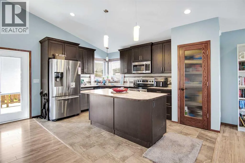 38 Woodbine Avenue NW