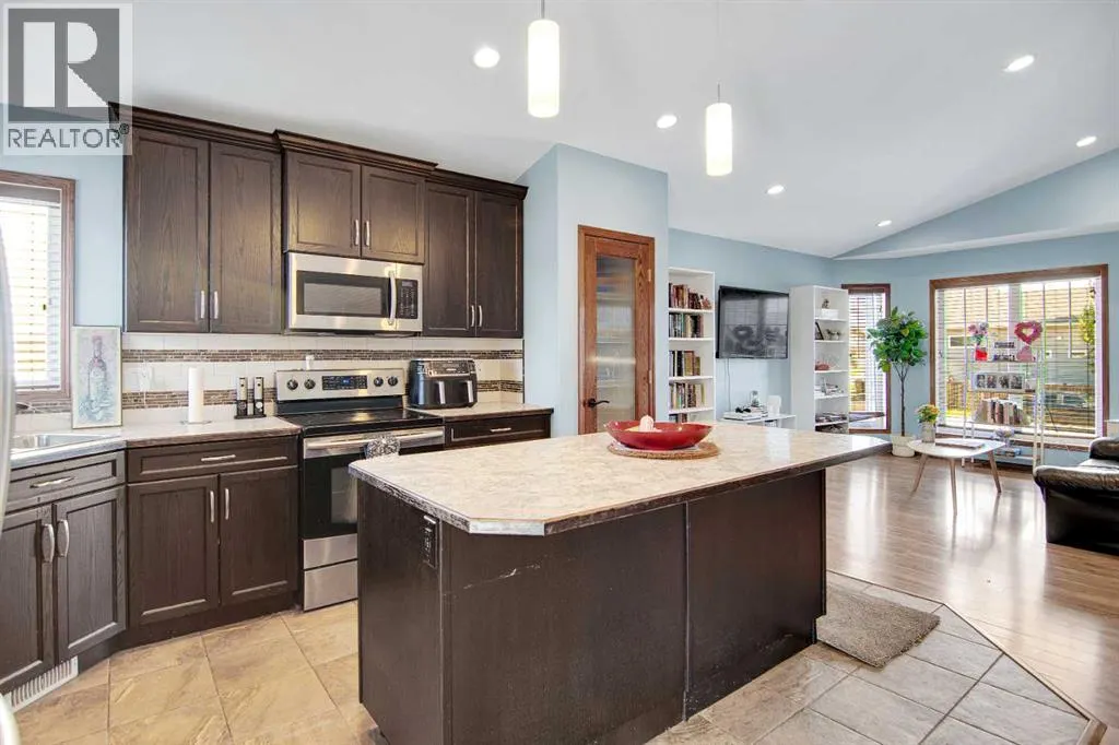 38 Woodbine Avenue NW