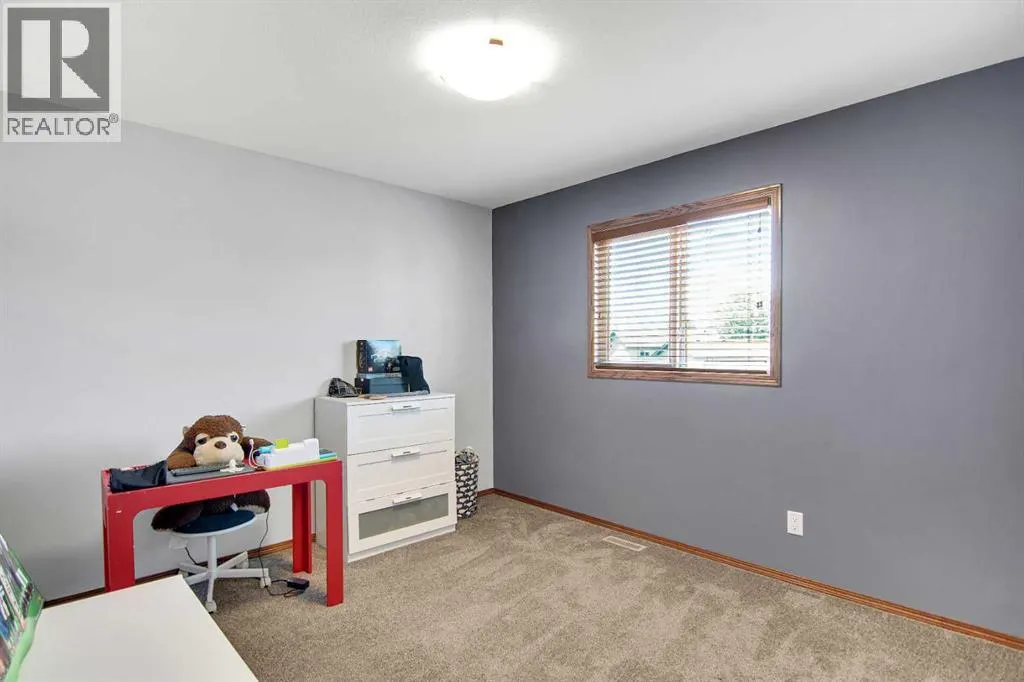 38 Woodbine Avenue NW