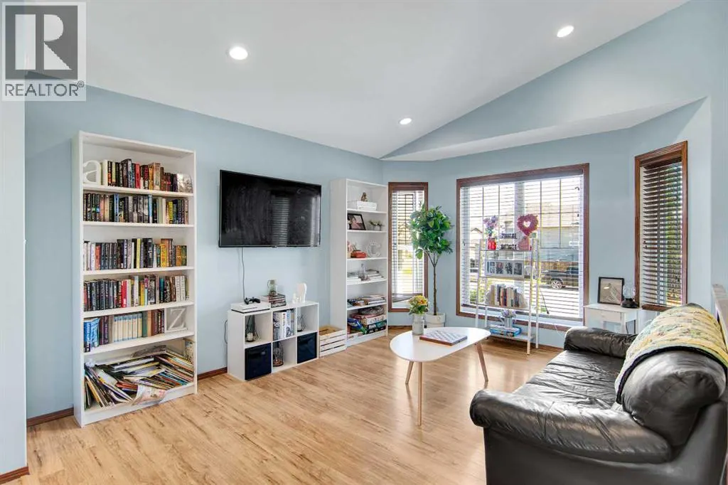 38 Woodbine Avenue NW