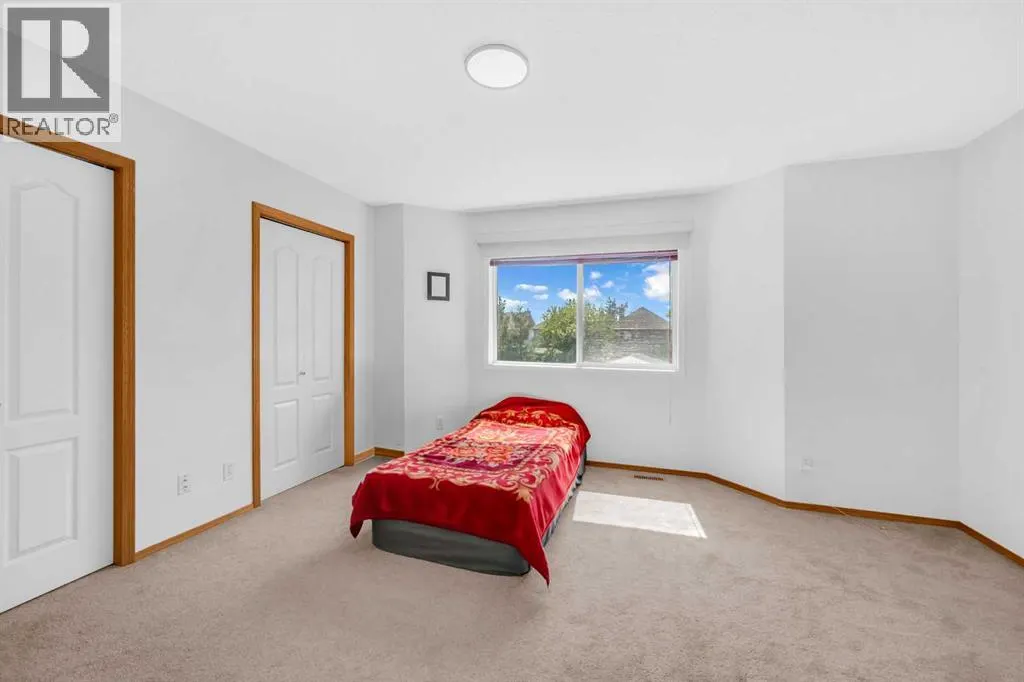 148 Tarington Park NE