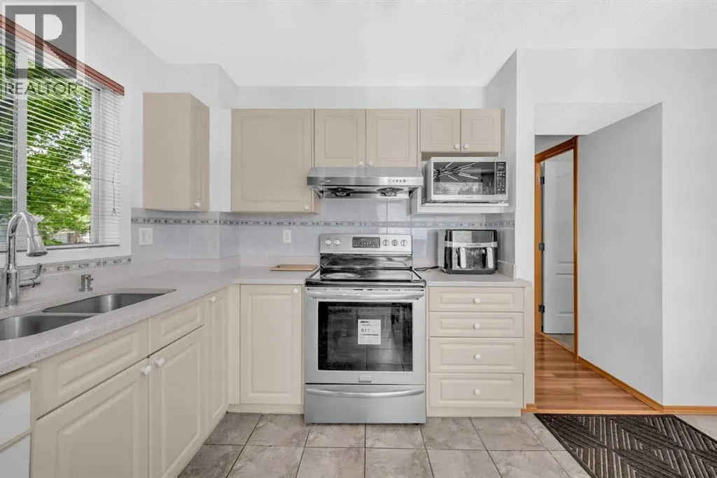 148 Tarington Park NE