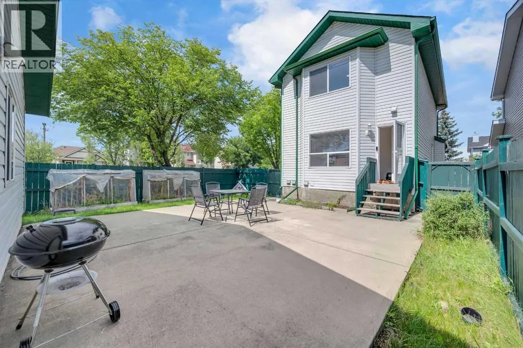 148 Tarington Park NE