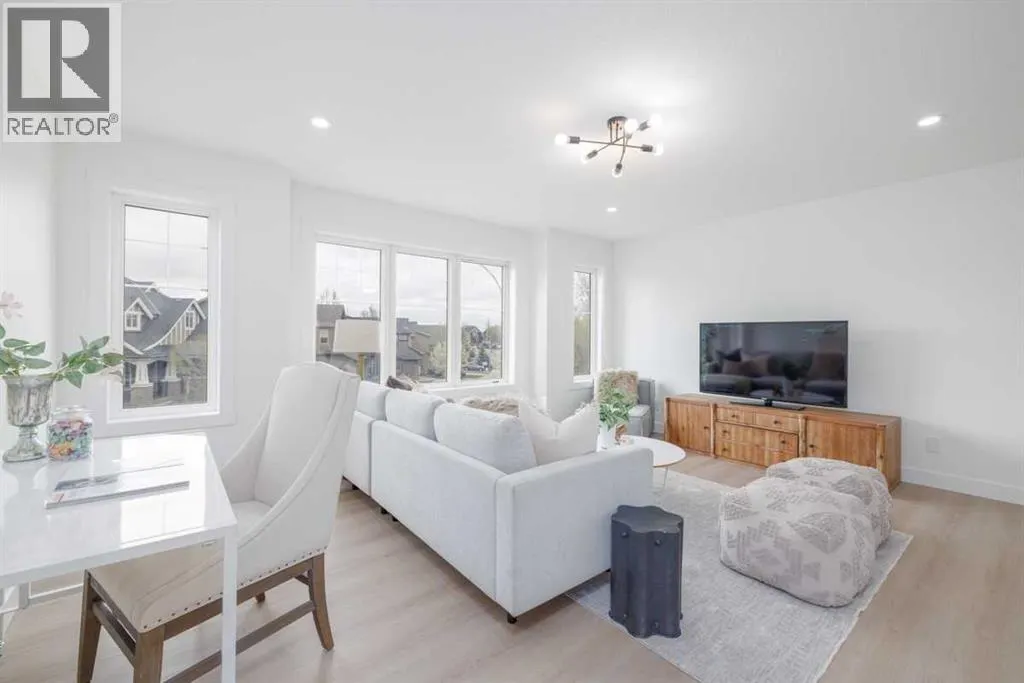 208 Coopers Hill SW