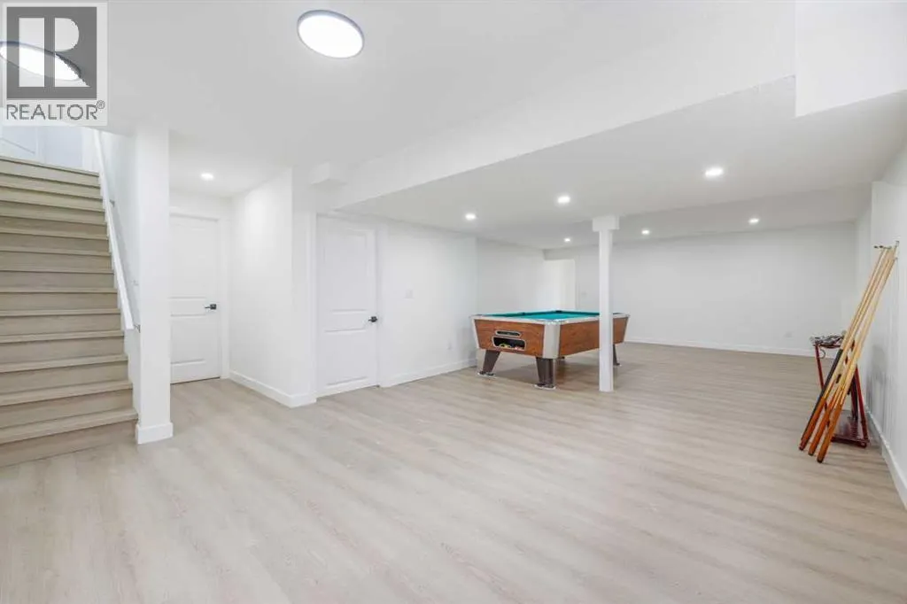 208 Coopers Hill SW