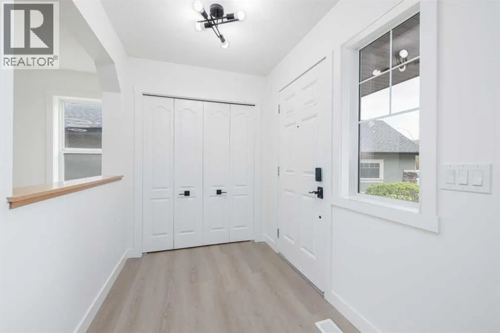 208 Coopers Hill SW