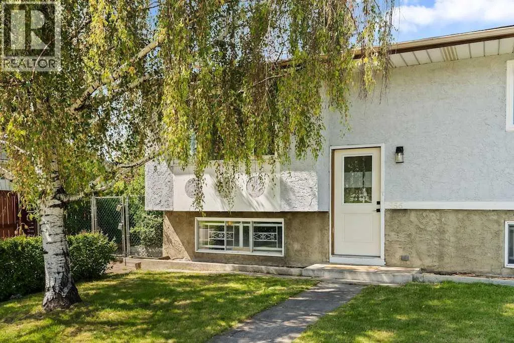 856 Rundlecairn Way NE