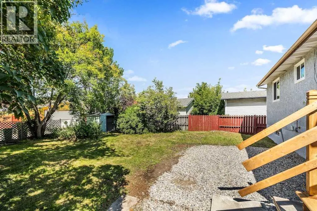 856 Rundlecairn Way NE