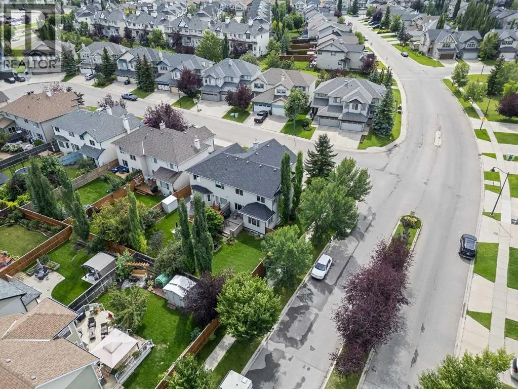 2 Cougar Ridge Bay SW