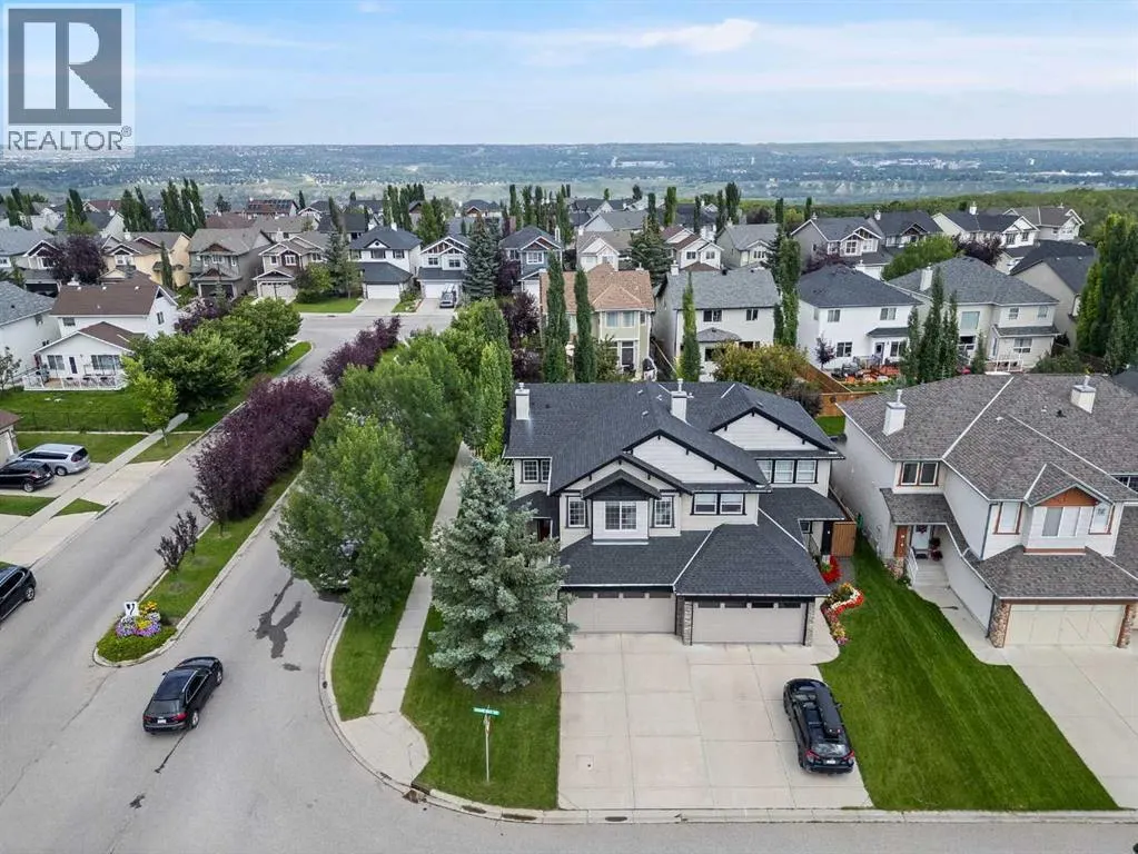 2 Cougar Ridge Bay SW