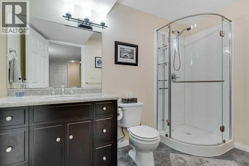 2 Cougar Ridge Bay SW