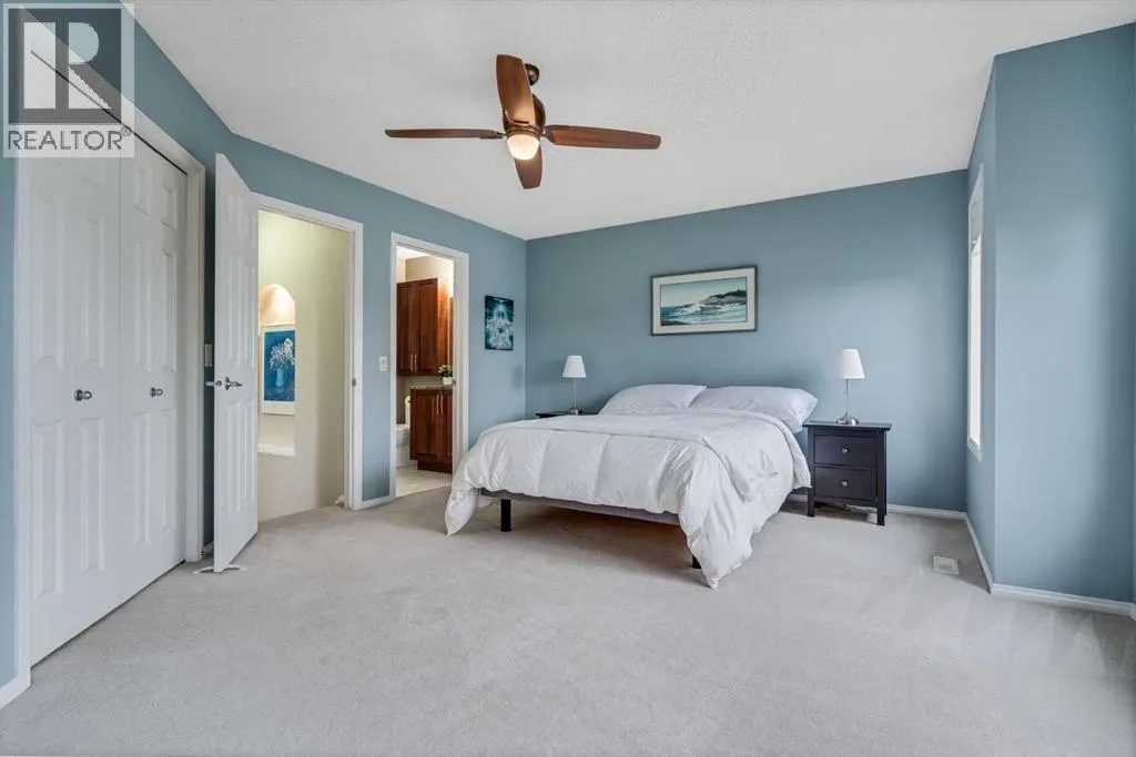 2 Cougar Ridge Bay SW