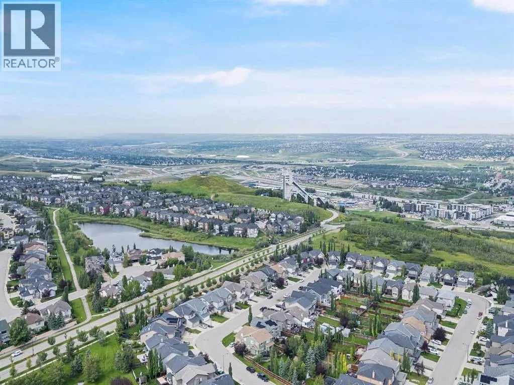 2 Cougar Ridge Bay SW