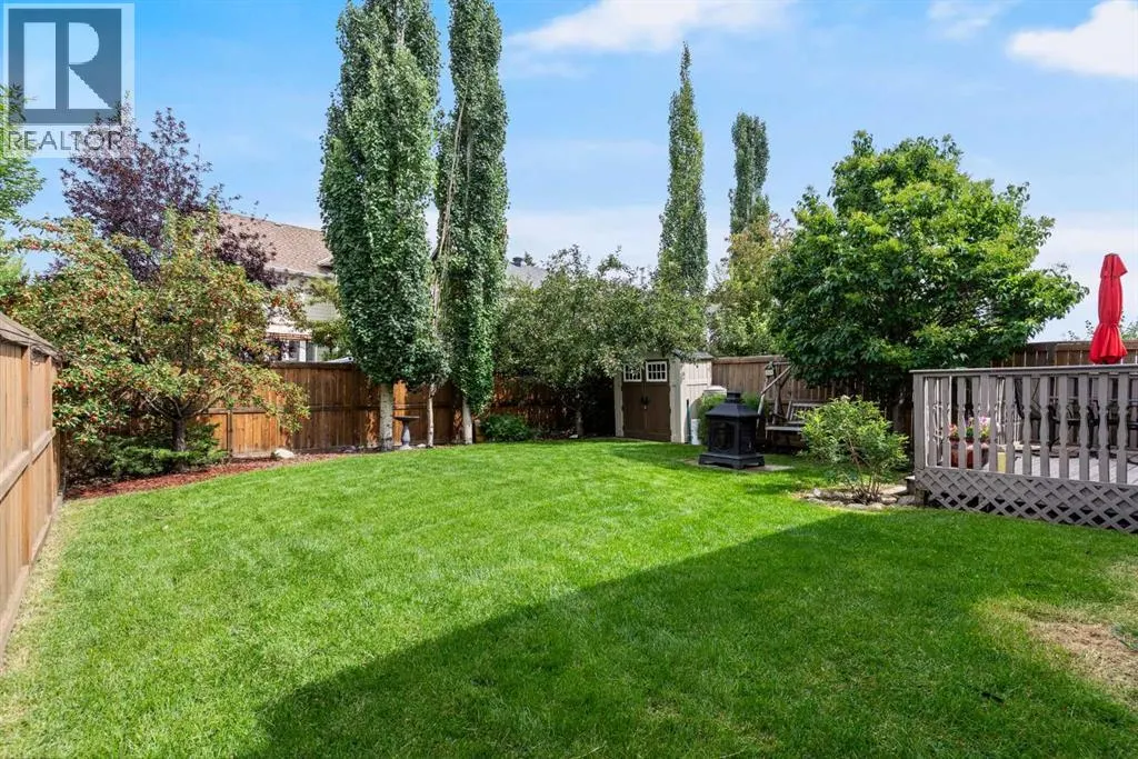 2 Cougar Ridge Bay SW