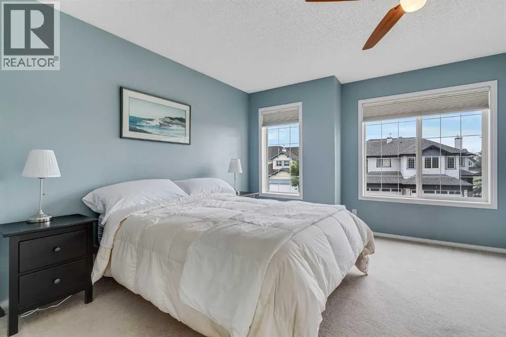 2 Cougar Ridge Bay SW