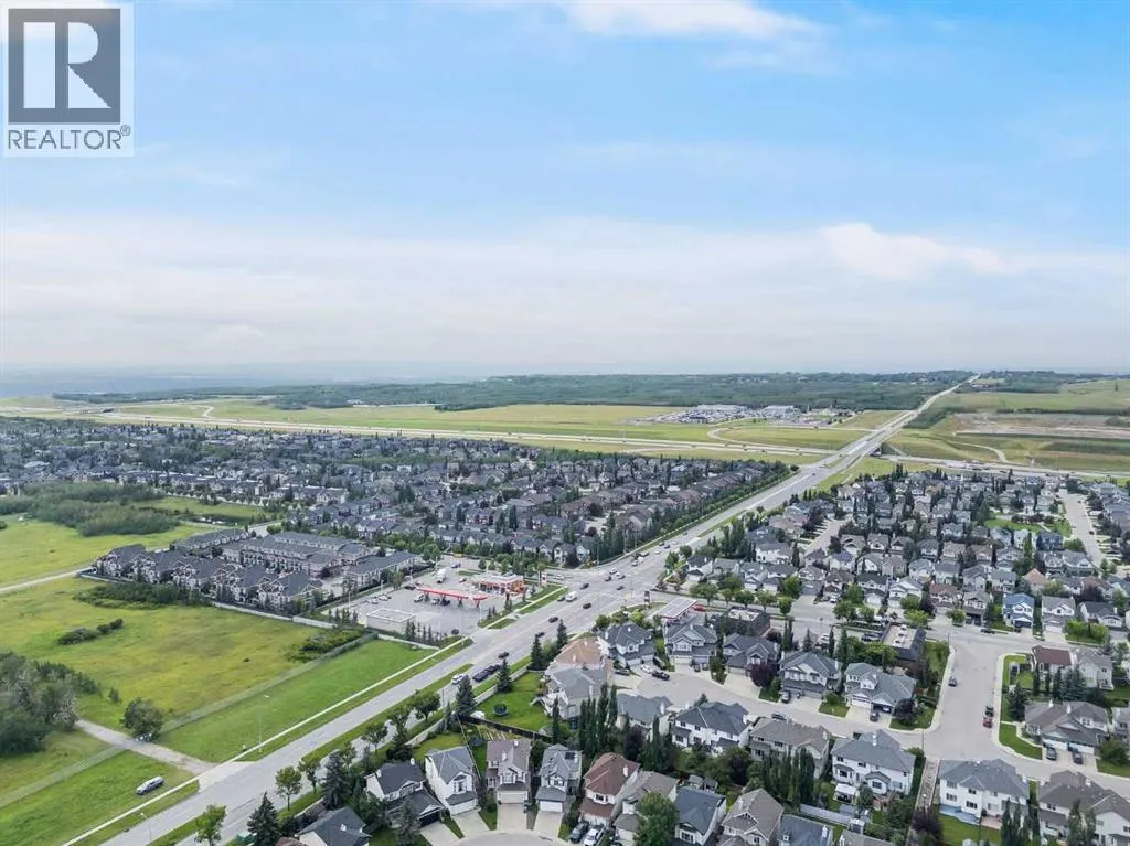 2 Cougar Ridge Bay SW