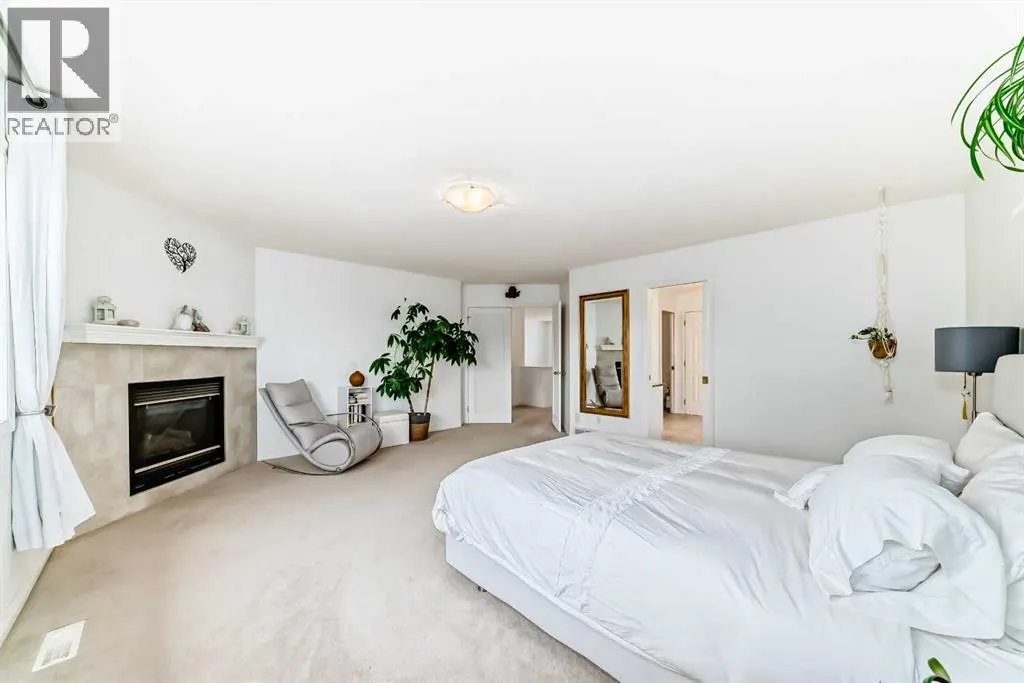 323 Sierra Madre Court SW