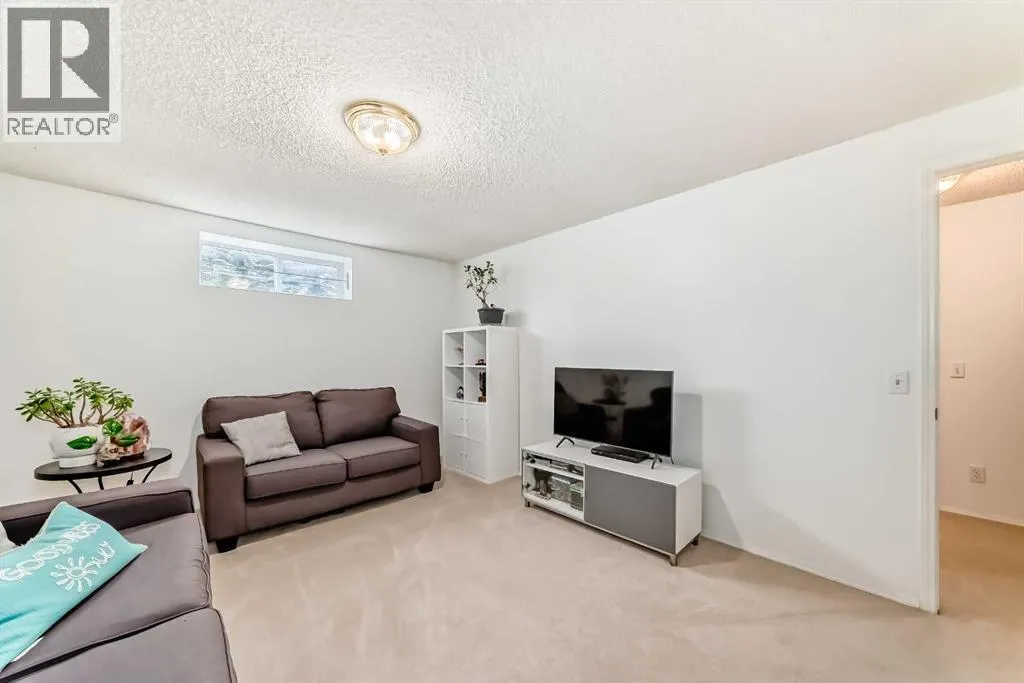 323 Sierra Madre Court SW