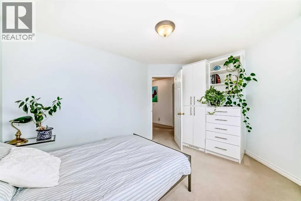 323 Sierra Madre Court SW