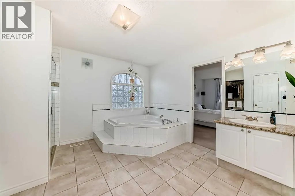 323 Sierra Madre Court SW