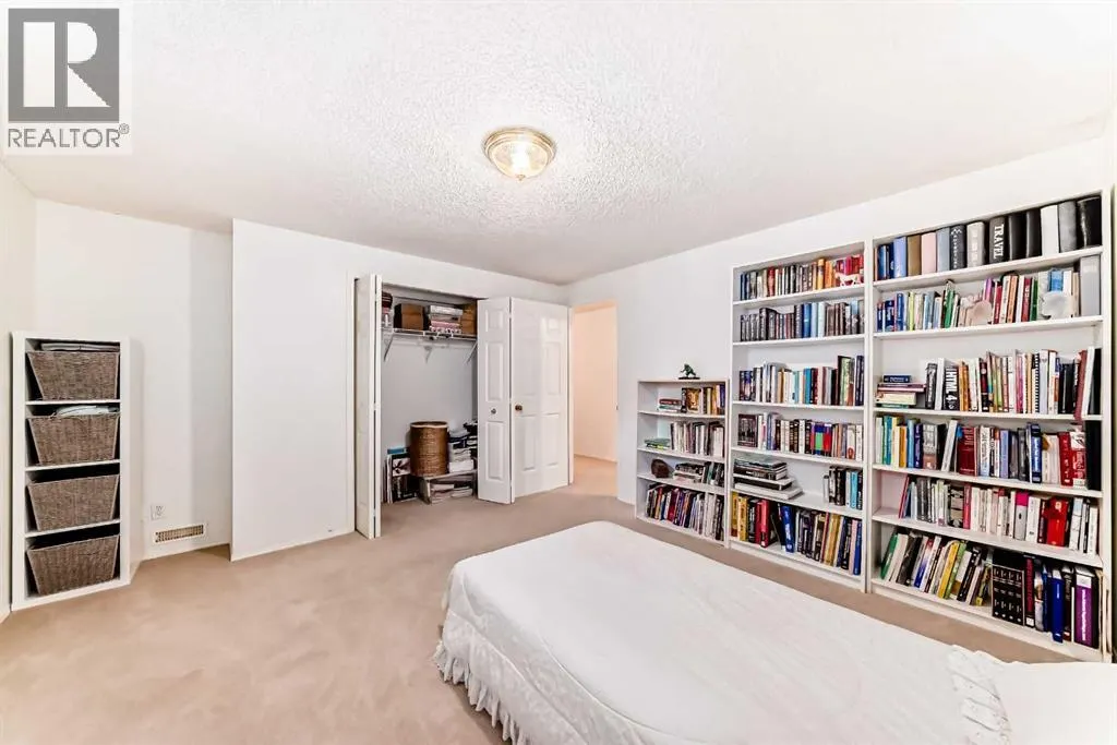323 Sierra Madre Court SW