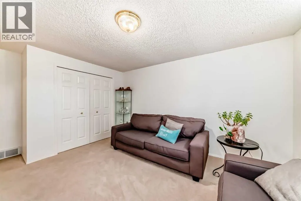 323 Sierra Madre Court SW