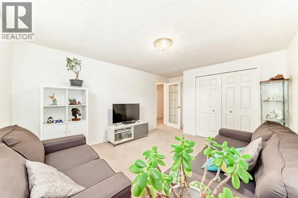 323 Sierra Madre Court SW