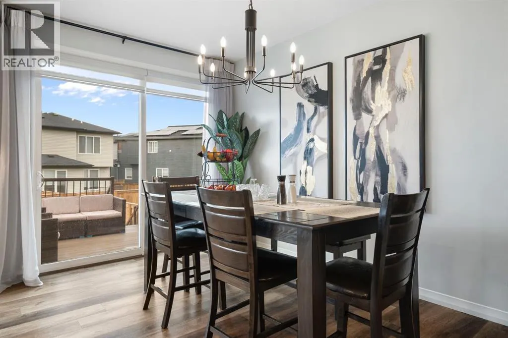 306 Corner Meadows Way NE