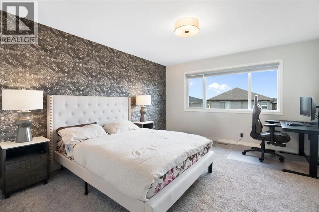 306 Corner Meadows Way NE