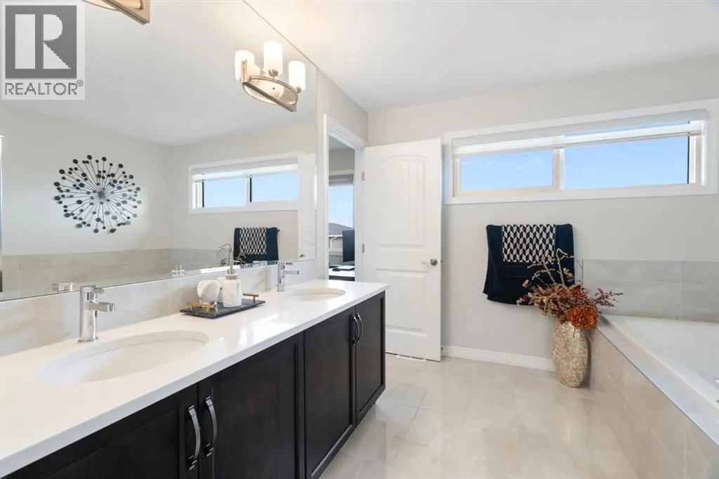 306 Corner Meadows Way NE