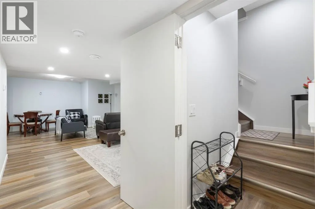 306 Corner Meadows Way NE