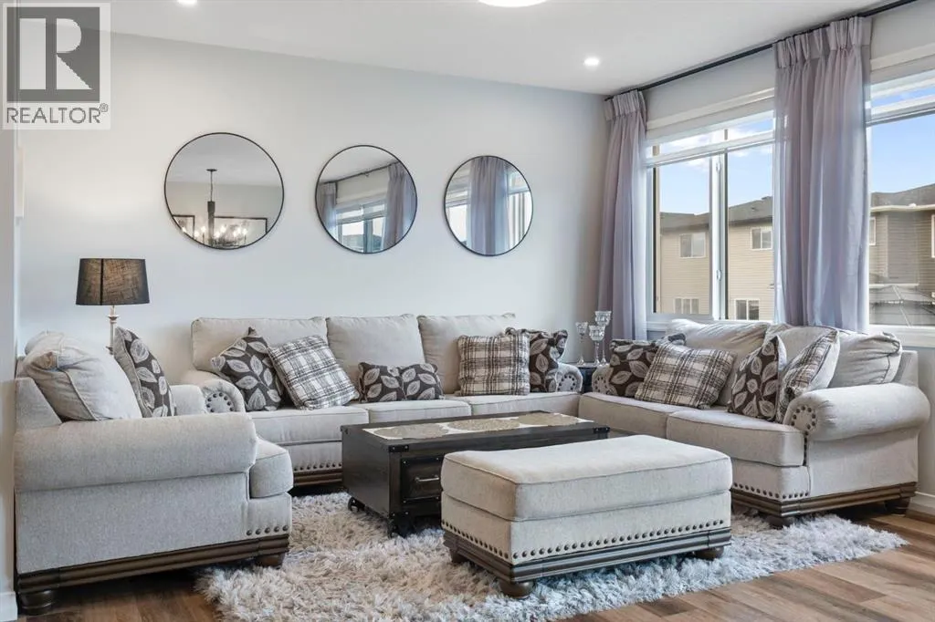 306 Corner Meadows Way NE