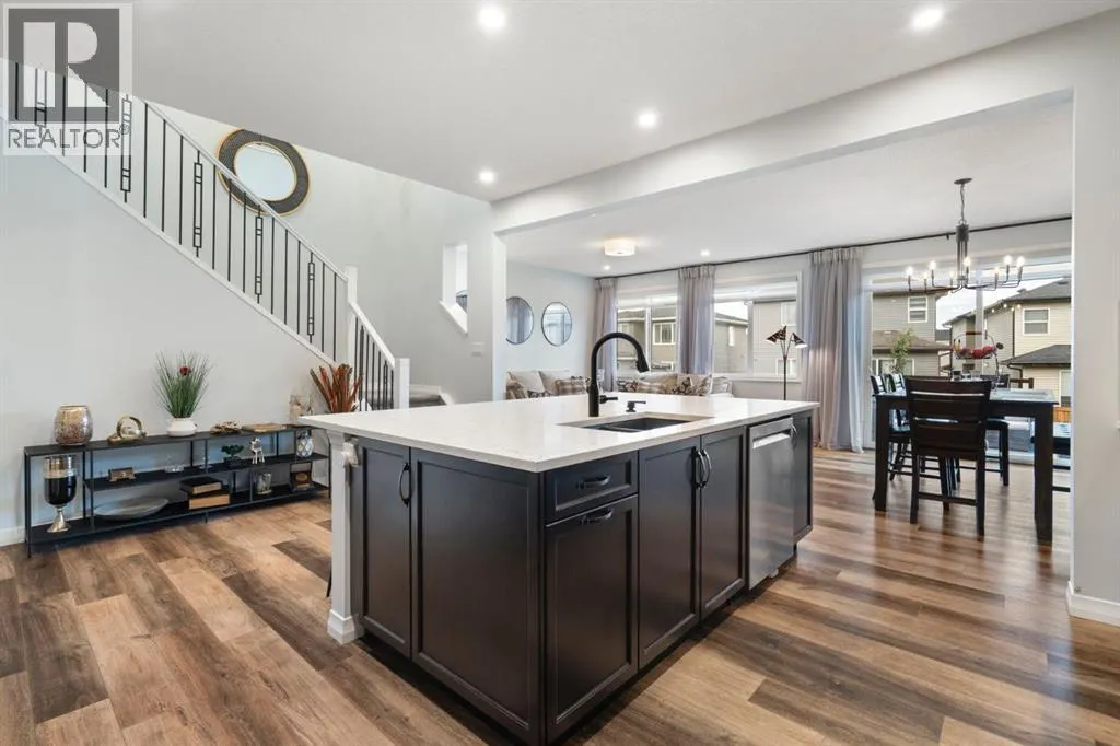 306 Corner Meadows Way NE