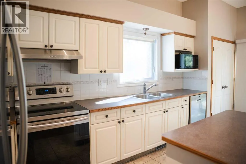445 Rocky Ridge Bay NW