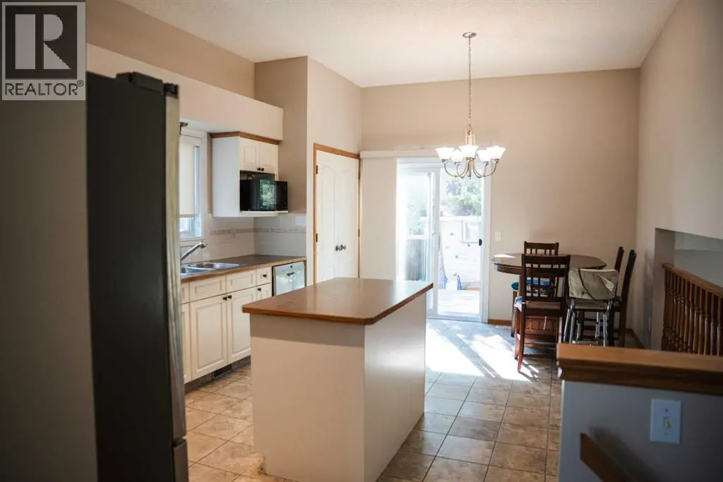 445 Rocky Ridge Bay NW