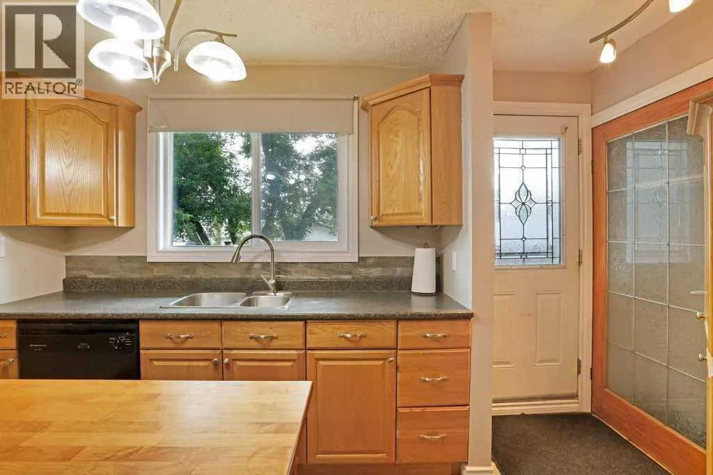 15 Westbrook Crescent W