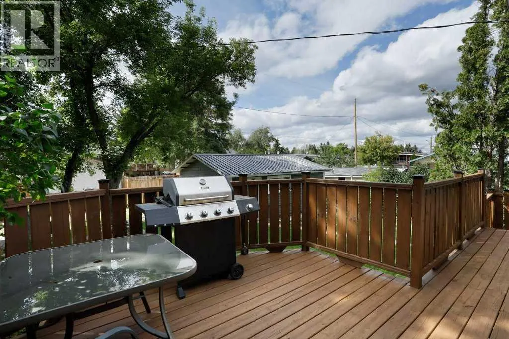 15 Westbrook Crescent W