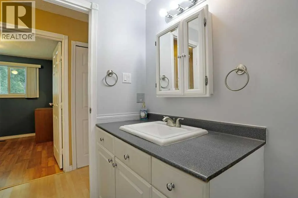 15 Westbrook Crescent W