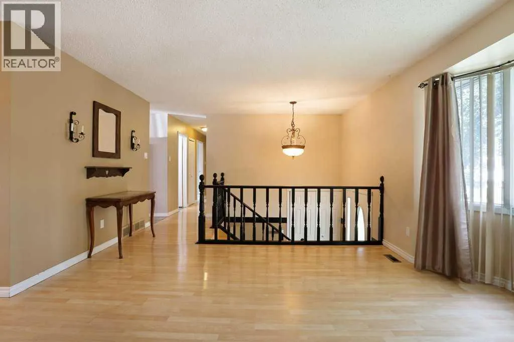 15 Westbrook Crescent W