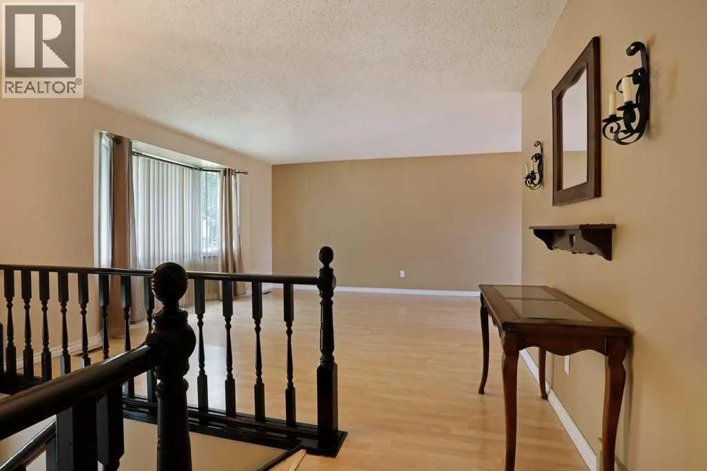 15 Westbrook Crescent W