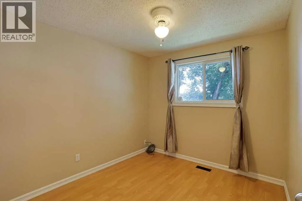 15 Westbrook Crescent W