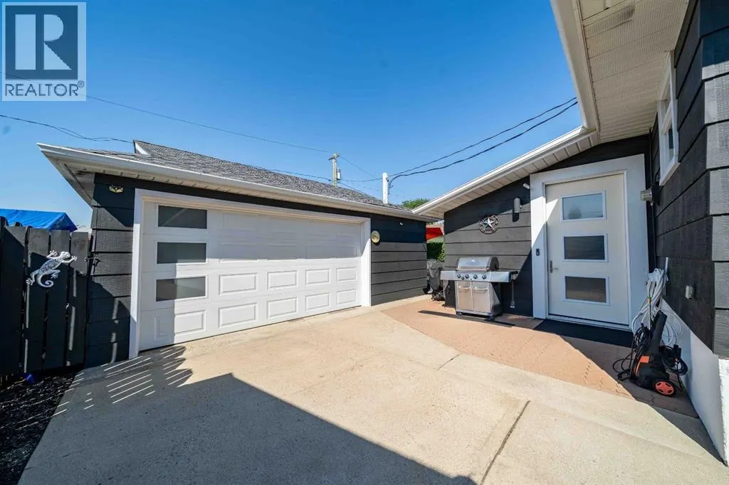 972 Bassett Crescent NW