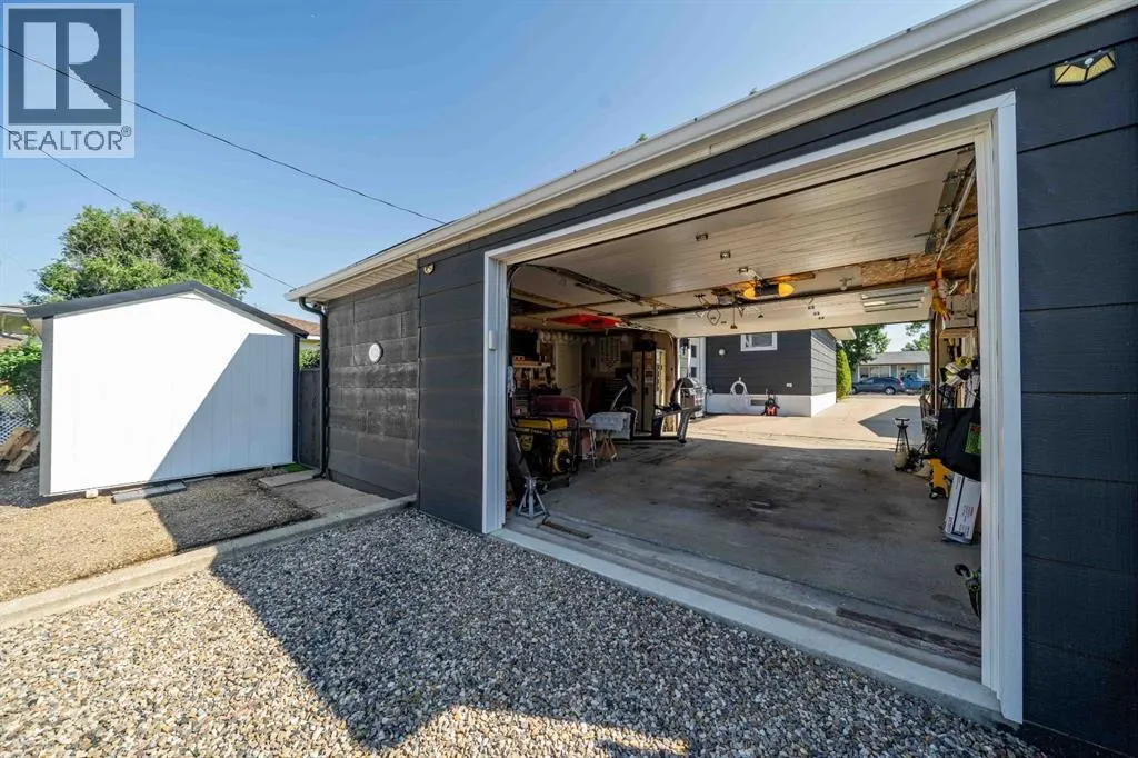 972 Bassett Crescent NW